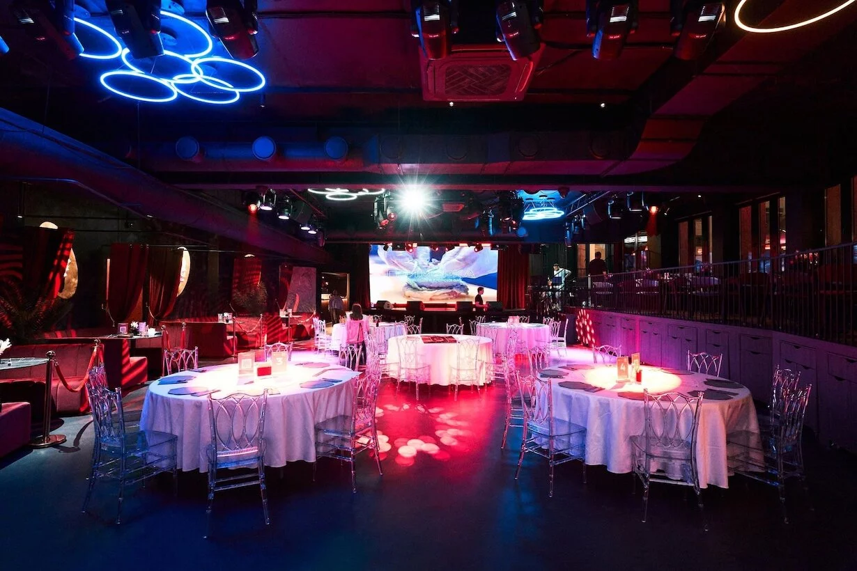 Интерьер/Экстерьер/Банкетная зона/Бар/Стол для двоих/Вход/Главный зал/Lounge зона караоке-клуб Гримёрка фото