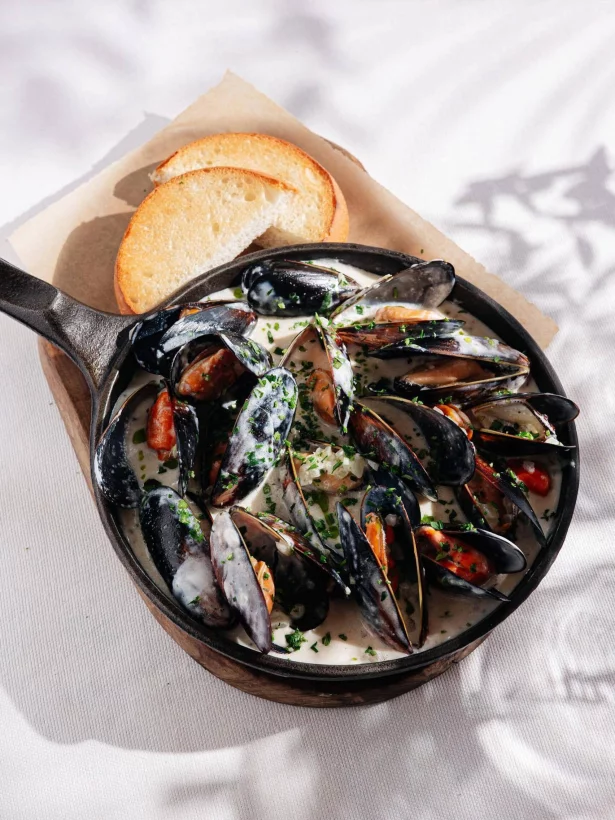 Интерьер/Экстерьер/Банкетная зона/Бар/Стол для двоих/Вход/Главный зал/Lounge зона ресторан Город 812 фото