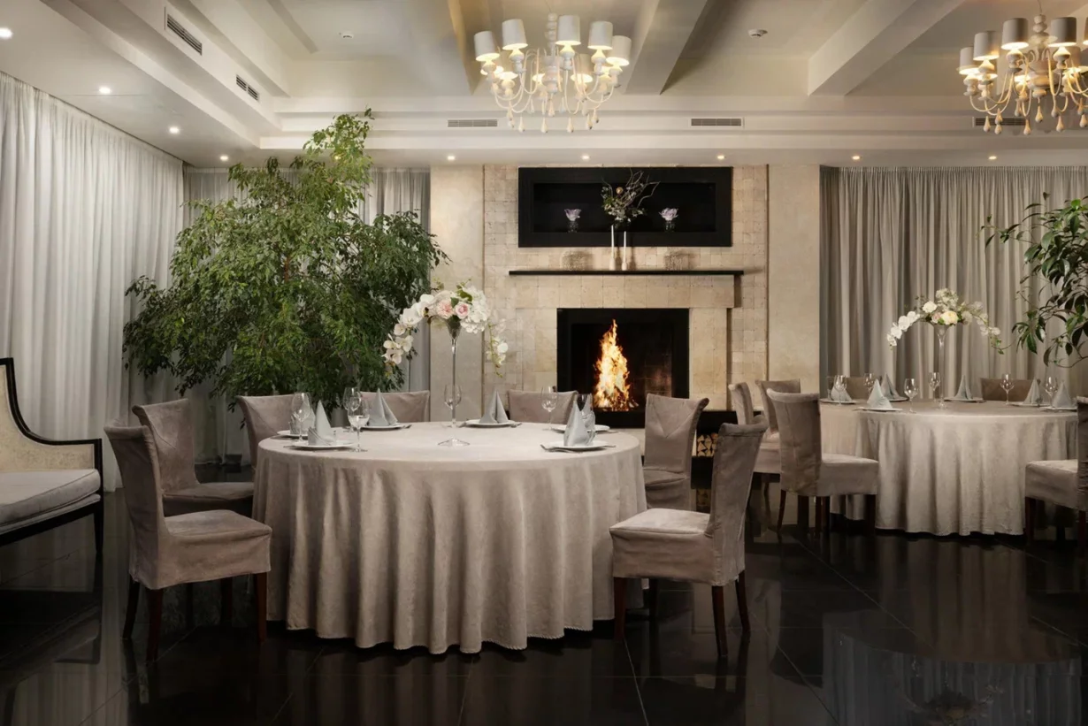 Каминный зал Времена года