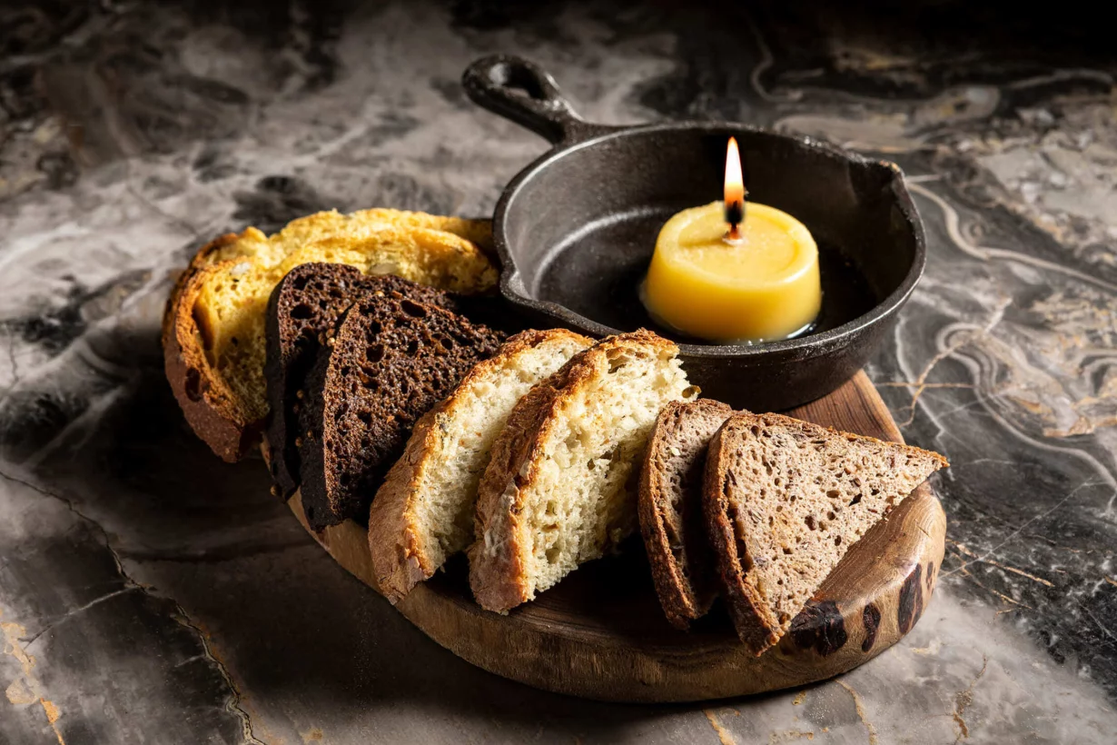 Интерьер/Экстерьер/Банкетная зона/Бар/Стол для двоих/Вход/Главный зал/Lounge зона ресторан Uhvat фото