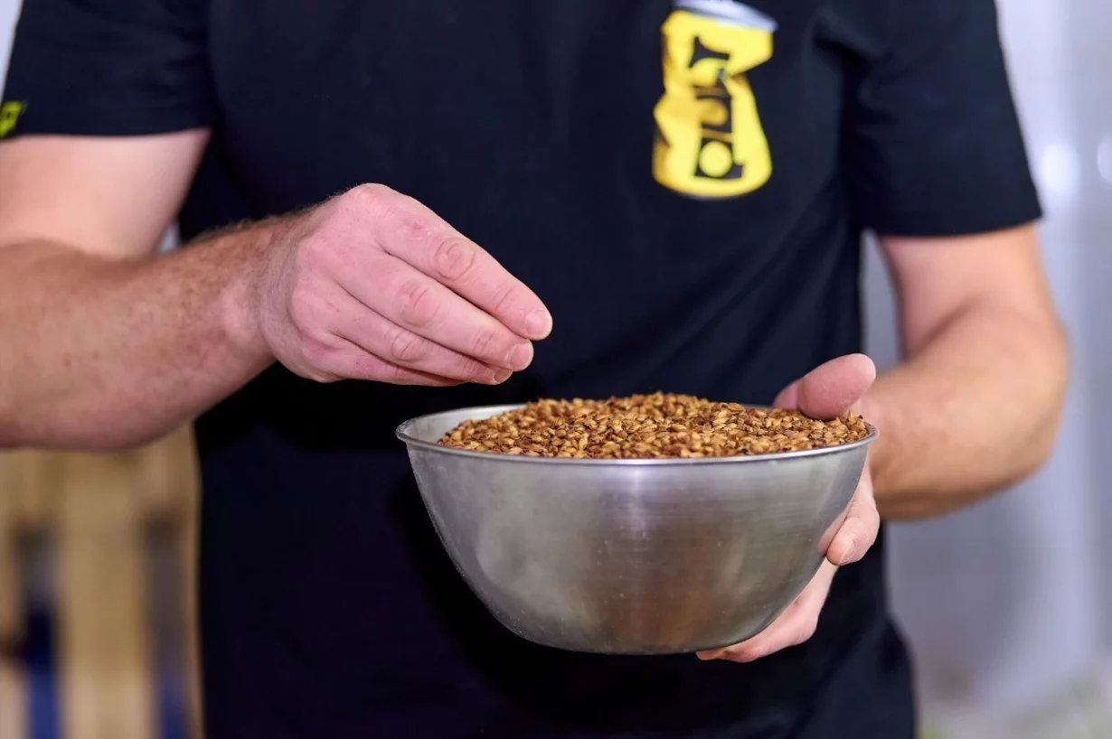 Интерьер/Экстерьер/Банкетная зона/Бар/Стол для двоих/Вход/Главный зал/Lounge зона бар Pivzavod77 фото