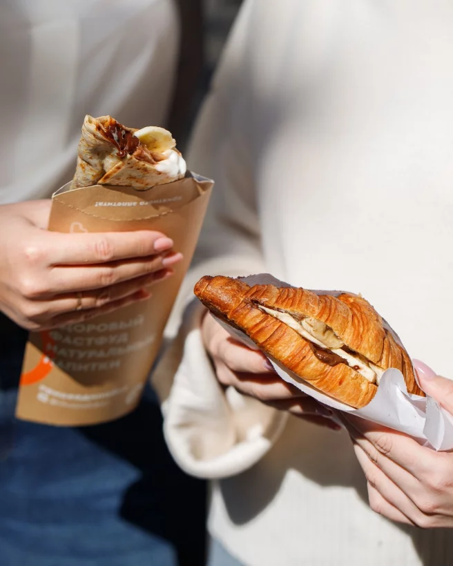 Интерьер/Экстерьер/Банкетная зона/Бар/Стол для двоих/Вход/Главный зал/Lounge зона корнер Вкуснолюбов фото