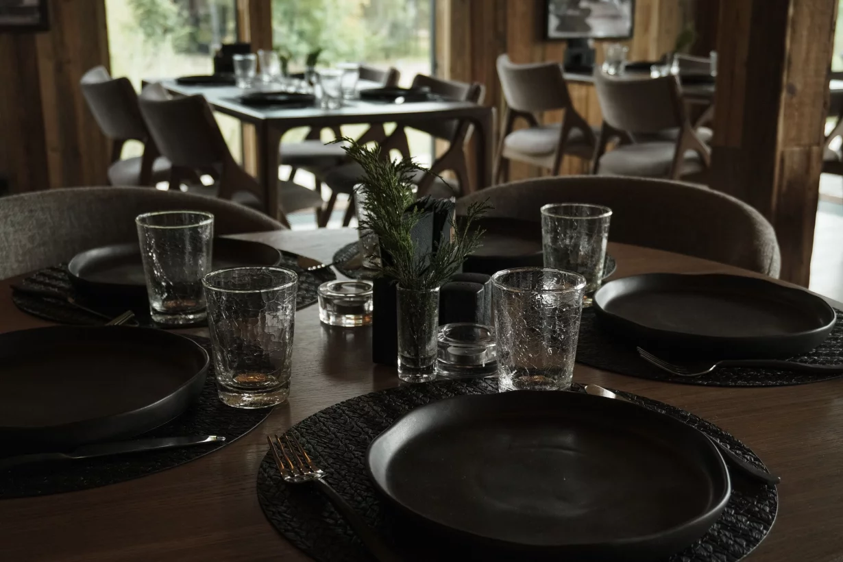 Интерьер/Экстерьер/Банкетная зона/Бар/Стол для двоих/Вход/Главный зал/Lounge зона ресторан Wood Wood Wood фото