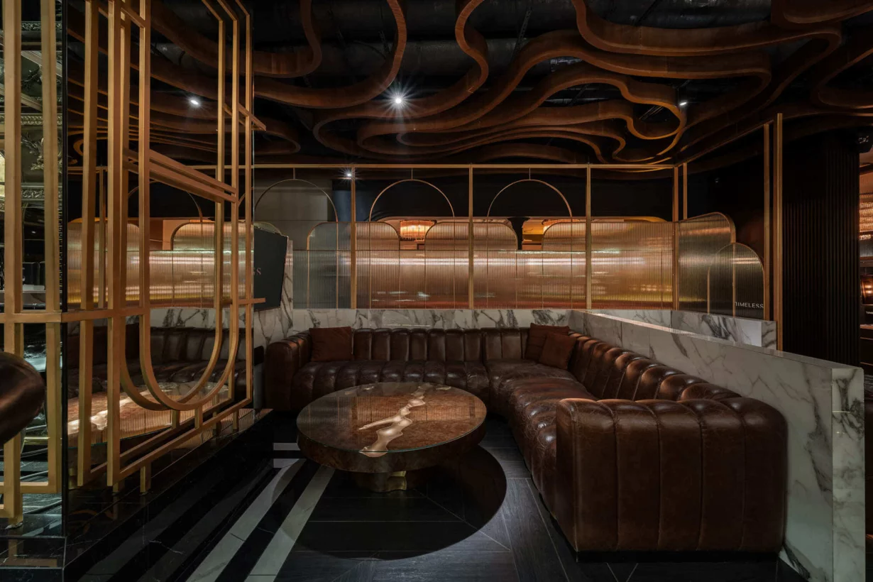 Интерьер/Экстерьер/Банкетная зона/Бар/Стол для двоих/Вход/Главный зал/Lounge зона кальянная Timeless Новый Арбат фото