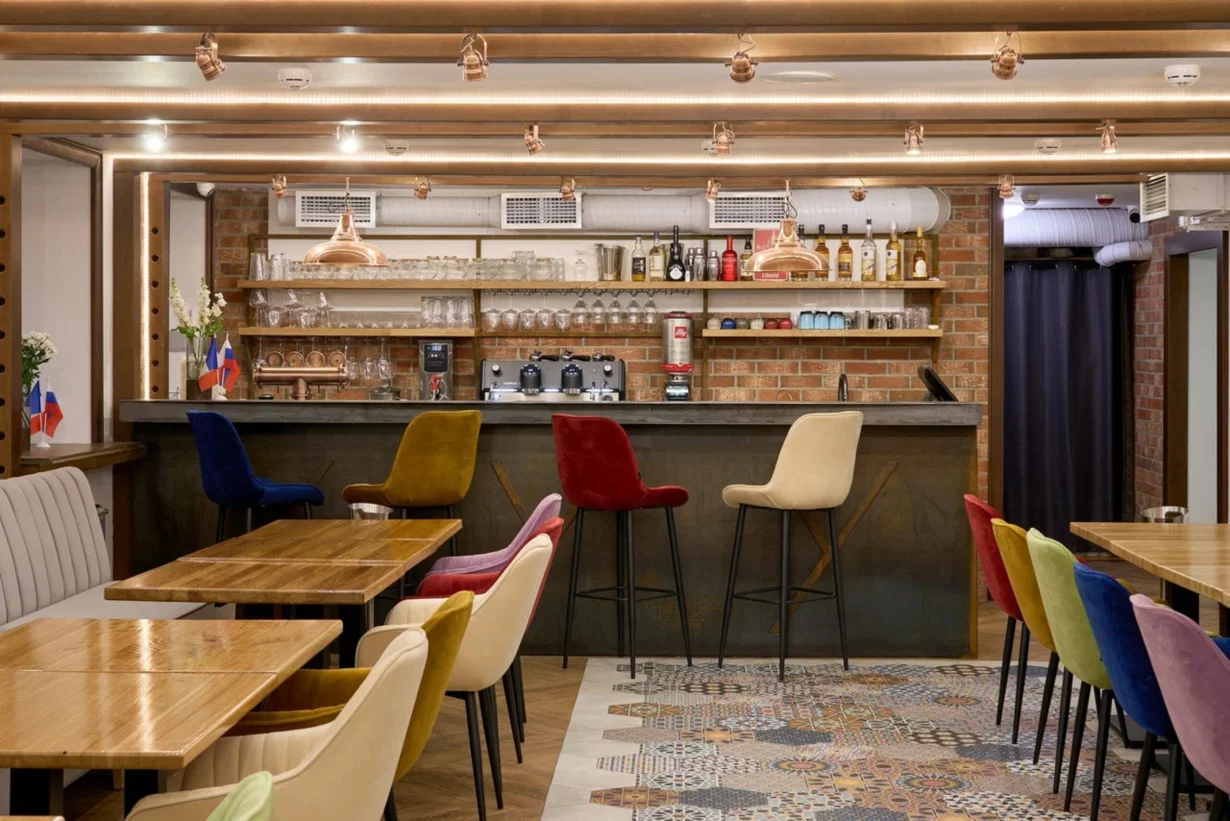 Интерьер/Экстерьер/Банкетная зона/Бар/Стол для двоих/Вход/Главный зал/Lounge зона ресторан Le Bistrot de la Ferm фото