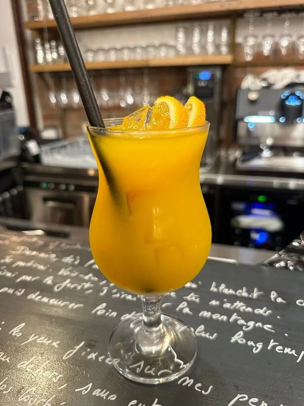 Интерьер/Экстерьер/Банкетная зона/Бар/Стол для двоих/Вход/Главный зал/Lounge зона ресторан Le Bistrot de la Ferm фото