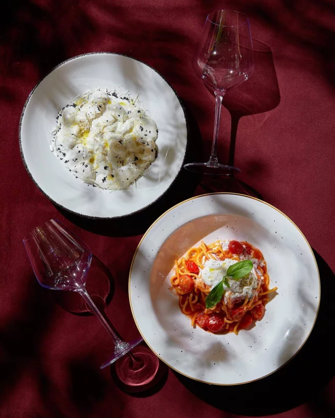 Интерьер/Экстерьер/Банкетная зона/Бар/Стол для двоих/Вход/Главный зал/Lounge зона ресторан Linguini фото