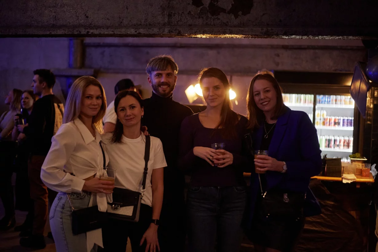 Интерьер/Экстерьер/Банкетная зона/Бар/Стол для двоих/Вход/Главный зал/Lounge зона бар AF Brew Taproom фото