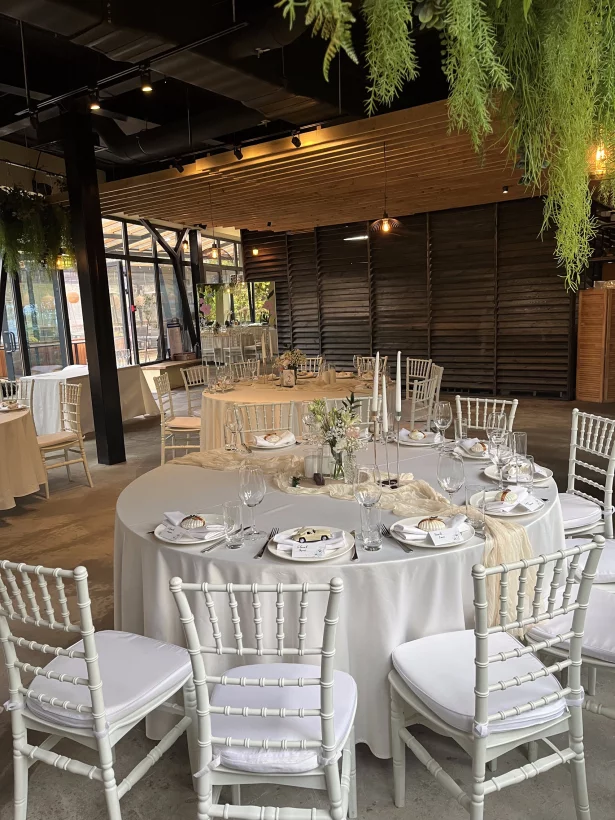 Интерьер/Экстерьер/Банкетная зона/Бар/Стол для двоих/Вход/Главный зал/Lounge зона ресторан Берег фото