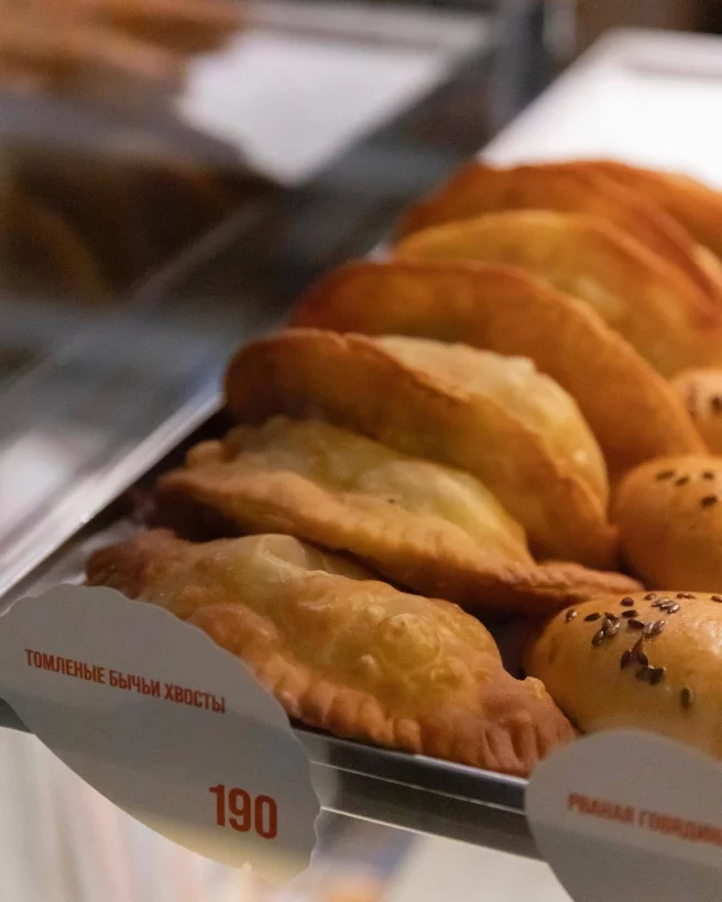 Интерьер/Экстерьер/Банкетная зона/Бар/Стол для двоих/Вход/Главный зал/Lounge зона кафе Минутка фото