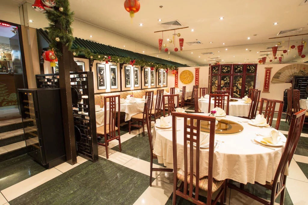 Интерьер/Экстерьер/Банкетная зона/Бар/Стол для двоих/Вход/Главный зал/Lounge зона ресторан China Garden фото