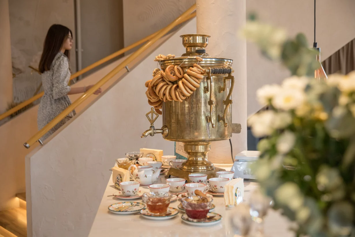 Интерьер/Экстерьер/Банкетная зона/Бар/Стол для двоих/Вход/Главный зал/Lounge зона ресторан Есения фото