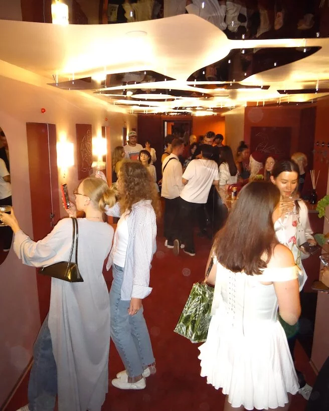 Интерьер/Экстерьер/Банкетная зона/Бар/Стол для двоих/Вход/Главный зал/Lounge зона бар Nomer фото