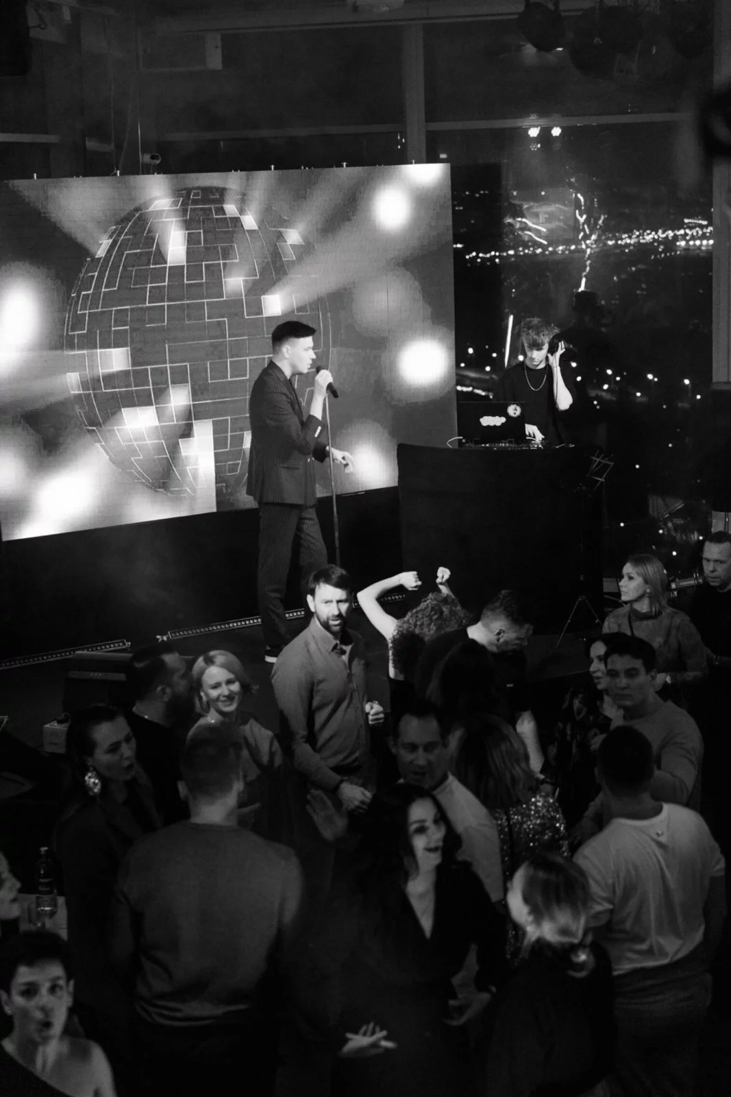 Интерьер/Экстерьер/Банкетная зона/Бар/Стол для двоих/Вход/Главный зал/Lounge зона ресторан Extra Lounge фото