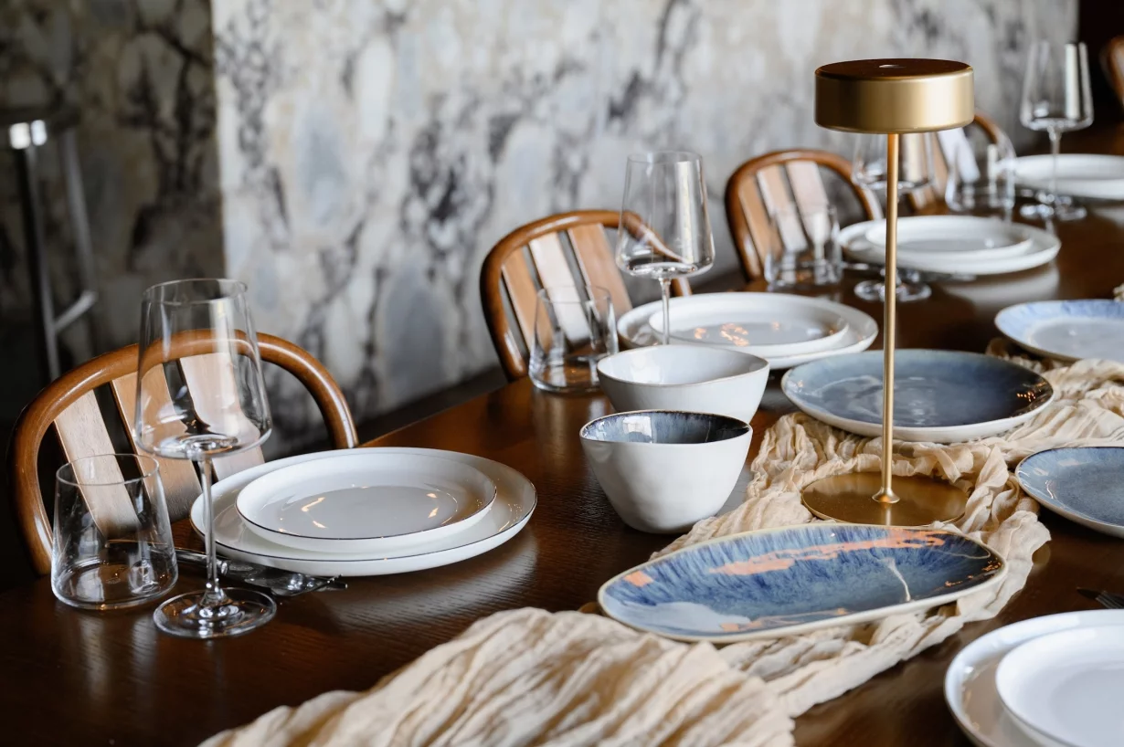 Интерьер/Экстерьер/Банкетная зона/Бар/Стол для двоих/Вход/Главный зал/Lounge зона банкетный зал Сезоны на Фонтанке фото