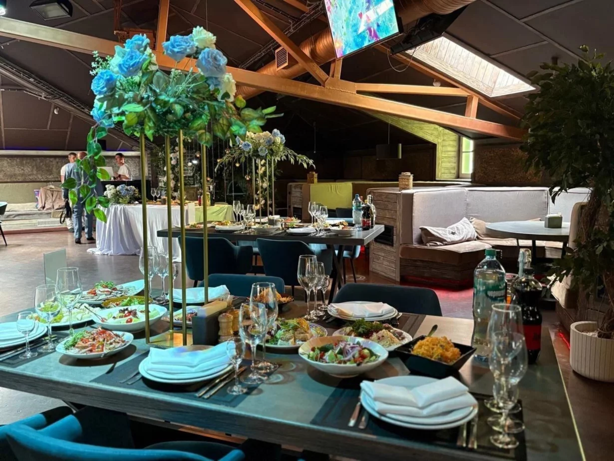 Интерьер/Экстерьер/Банкетная зона/Бар/Стол для двоих/Вход/Главный зал/Lounge зона ресторан Баязет фото