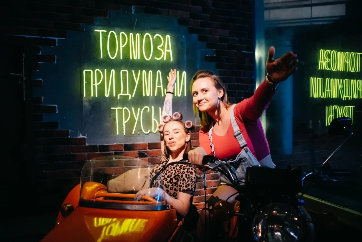 Интерьер/Экстерьер/Банкетная зона/Бар/Стол для двоих/Вход/Главный зал/Lounge зона рюмочная Евгенич фото