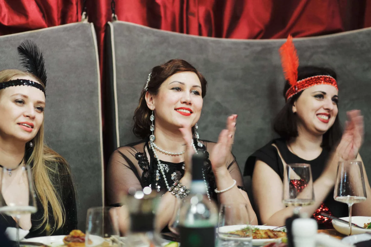 Интерьер/Экстерьер/Банкетная зона/Бар/Стол для двоих/Вход/Главный зал/Lounge зона бар Wine Story фото