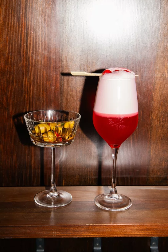 Интерьер/Экстерьер/Банкетная зона/Бар/Стол для двоих/Вход/Главный зал/Lounge зона бар Groodki фото