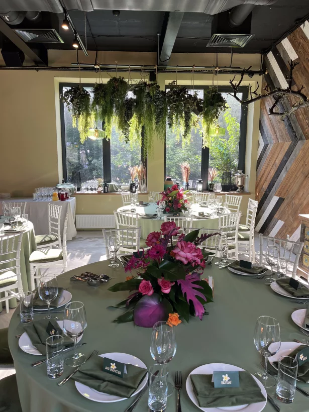 Интерьер/Экстерьер/Банкетная зона/Бар/Стол для двоих/Вход/Главный зал/Lounge зона ресторан Берег фото