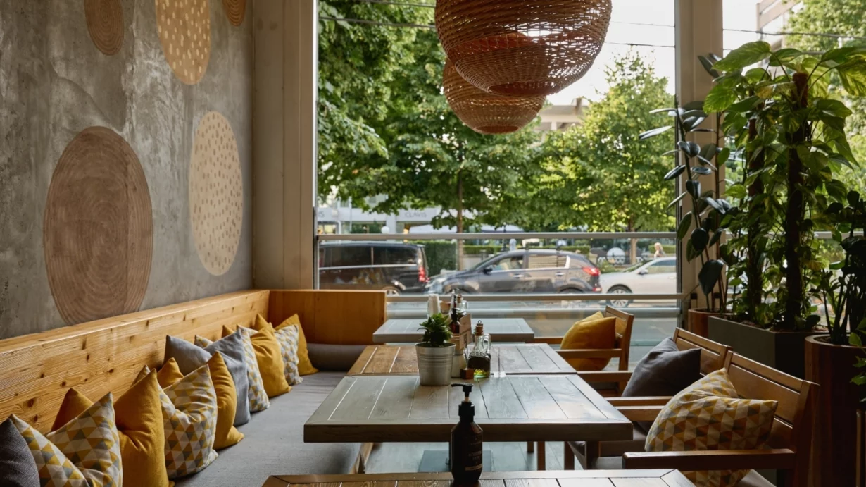 Интерьер/Экстерьер/Банкетная зона/Бар/Стол для двоих/Вход/Главный зал/Lounge зона ресторан Сыроварня фото