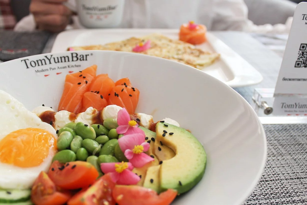 Интерьер/Экстерьер/Банкетная зона/Бар/Стол для двоих/Вход/Главный зал/Lounge зона ресторан TomYumBar фото