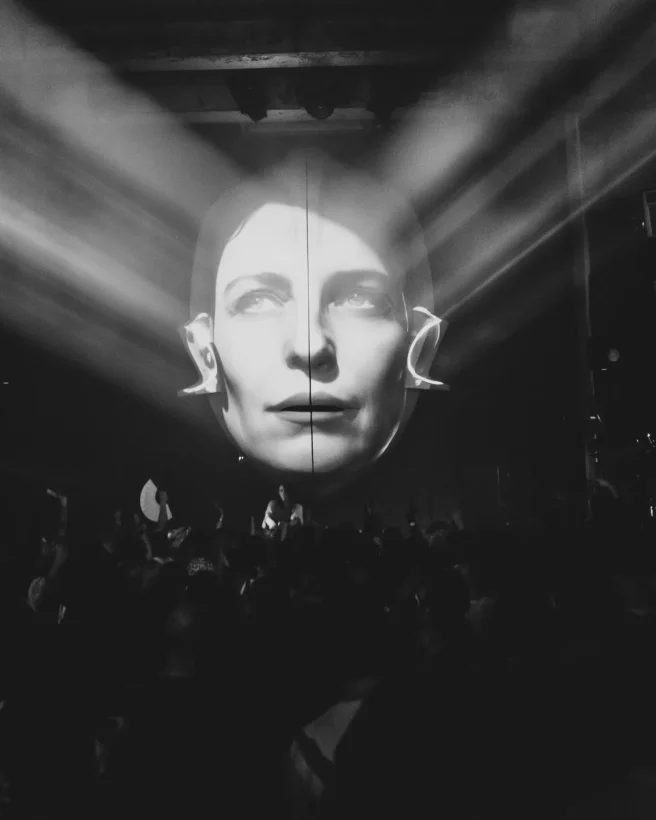 Интерьер/Экстерьер/Банкетная зона/Бар/Стол для двоих/Вход/Главный зал/Lounge зона клуб Arma фото