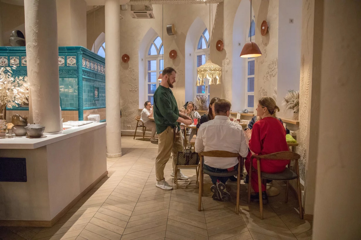 Интерьер/Экстерьер/Банкетная зона/Бар/Стол для двоих/Вход/Главный зал/Lounge зона ресторан Есения фото