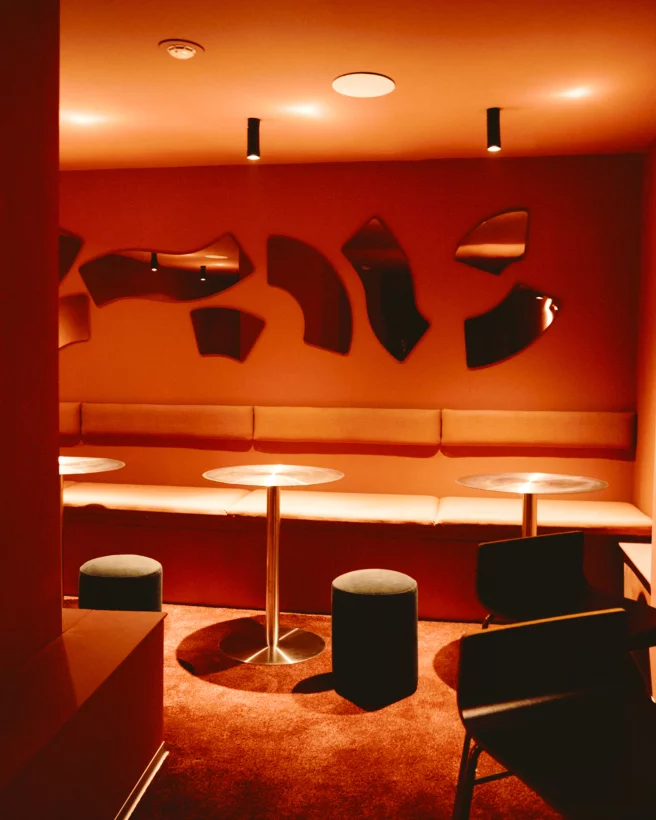 Интерьер/Экстерьер/Банкетная зона/Бар/Стол для двоих/Вход/Главный зал/Lounge зона бар Nomer фото