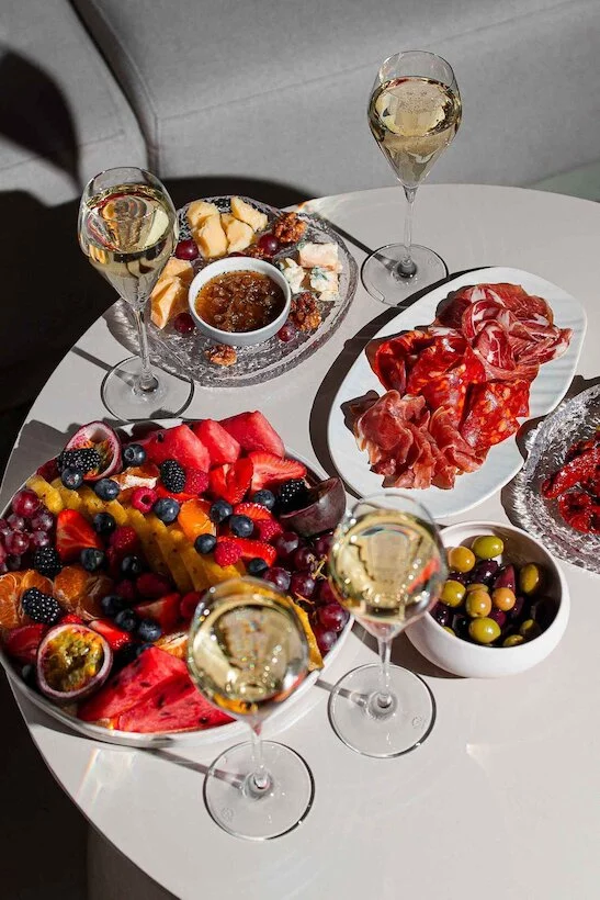 Интерьер/Экстерьер/Банкетная зона/Бар/Стол для двоих/Вход/Главный зал/Lounge зона клуб Department 57 фото