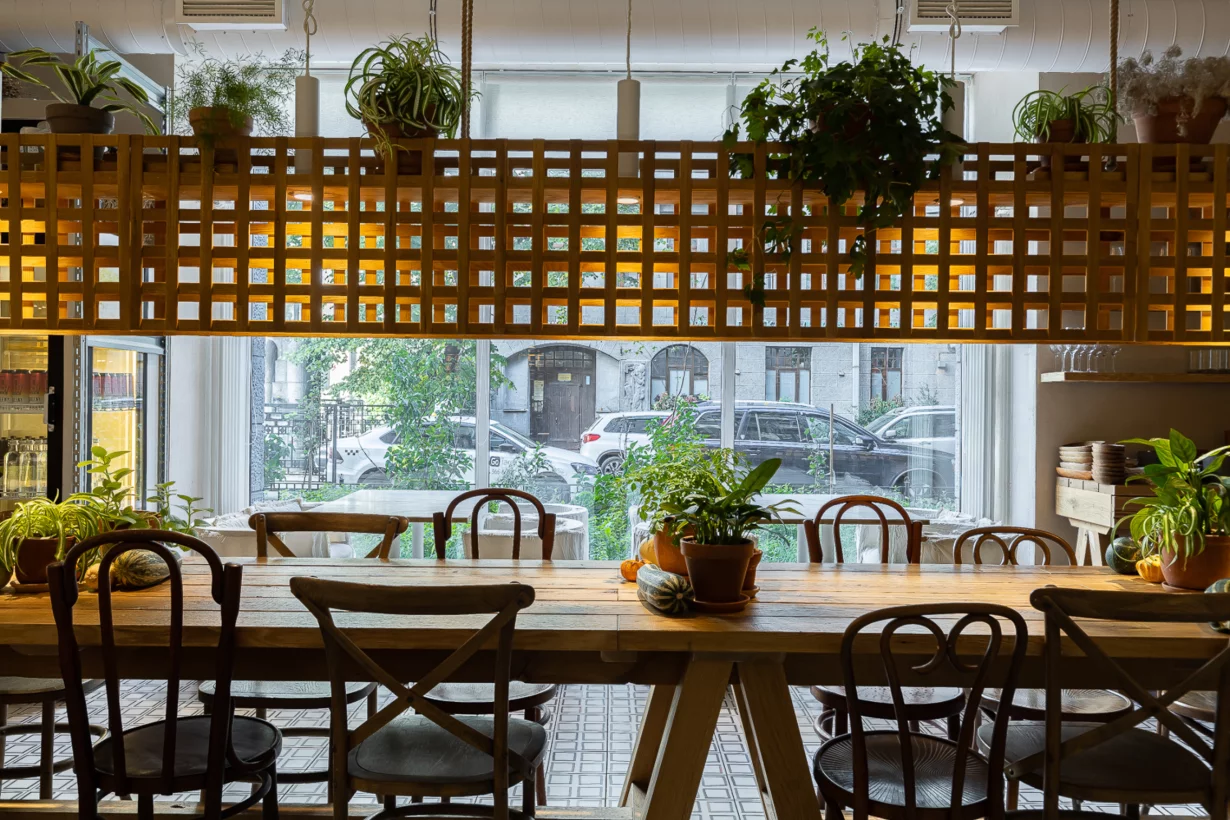 Интерьер/Экстерьер/Банкетная зона/Бар/Стол для двоих/Вход/Главный зал/Lounge зона ресторан Animals фото