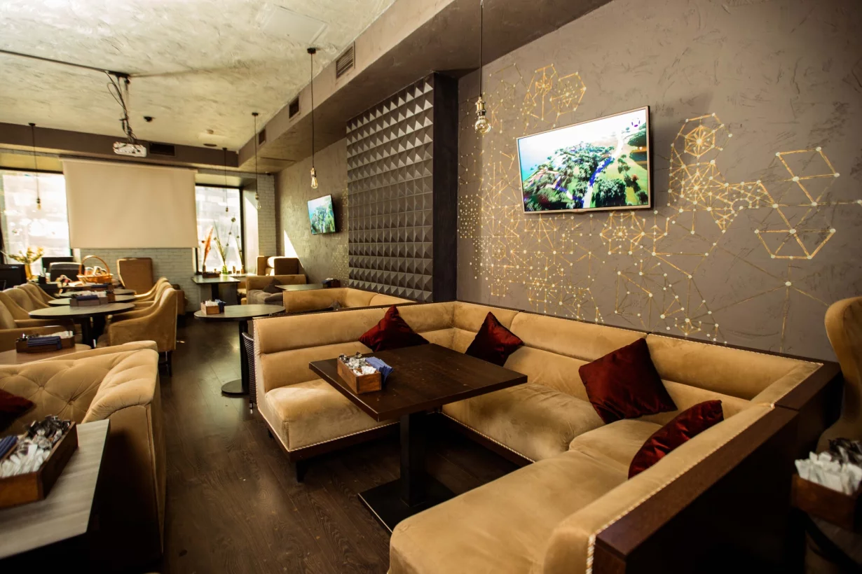 Интерьер/Экстерьер/Банкетная зона/Бар/Стол для двоих/Вход/Главный зал/Lounge зона кальянная Москальян фото