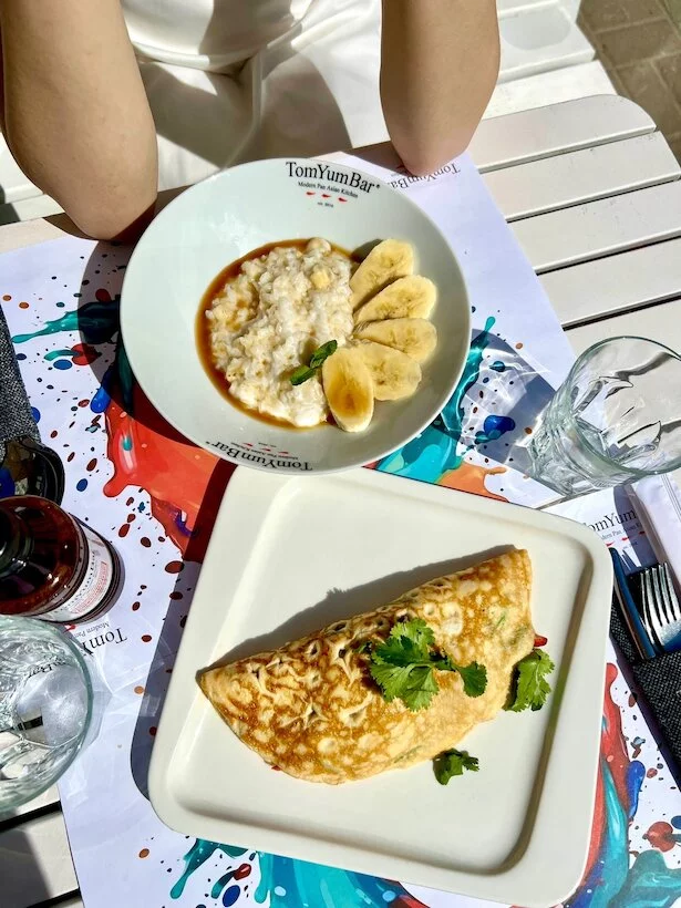 Интерьер/Экстерьер/Банкетная зона/Бар/Стол для двоих/Вход/Главный зал/Lounge зона ресторан TomYumBar фото