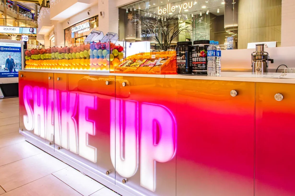 Интерьер/Экстерьер/Банкетная зона/Бар/Стол для двоих/Вход/Главный зал/Lounge зона корнер Shake Up фото