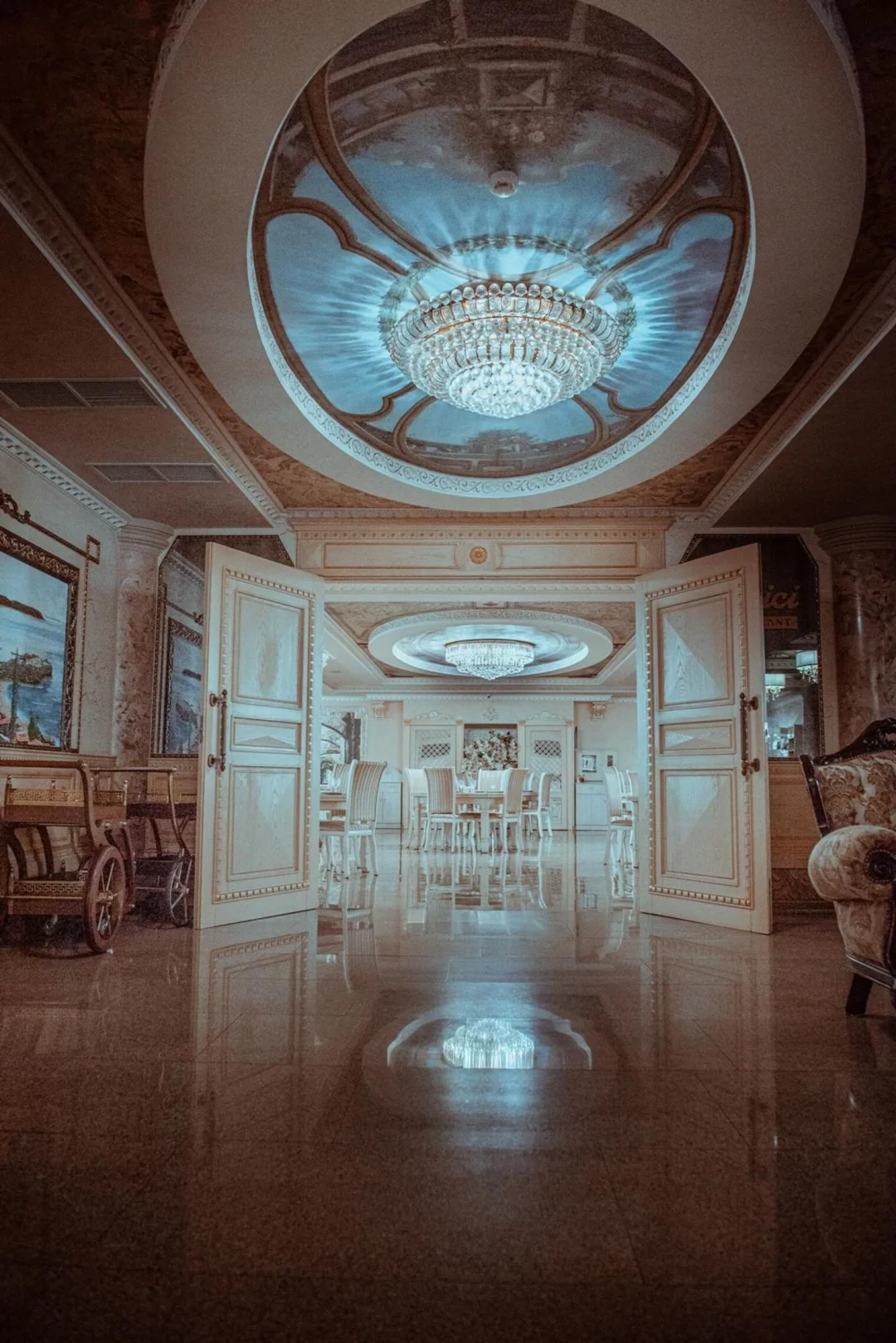 Интерьер/Экстерьер/Банкетная зона/Бар/Стол для двоих/Вход/Главный зал/Lounge зона банкетный зал Amici Grand Hotel фото