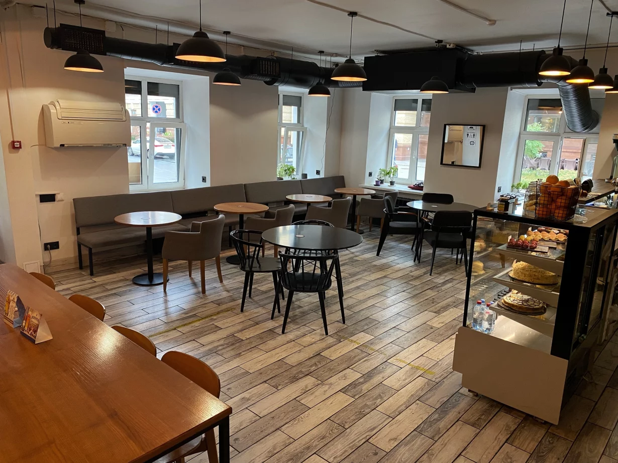 Интерьер/Экстерьер/Банкетная зона/Бар/Стол для двоих/Вход/Главный зал/Lounge зона кофейня Сообщество фото