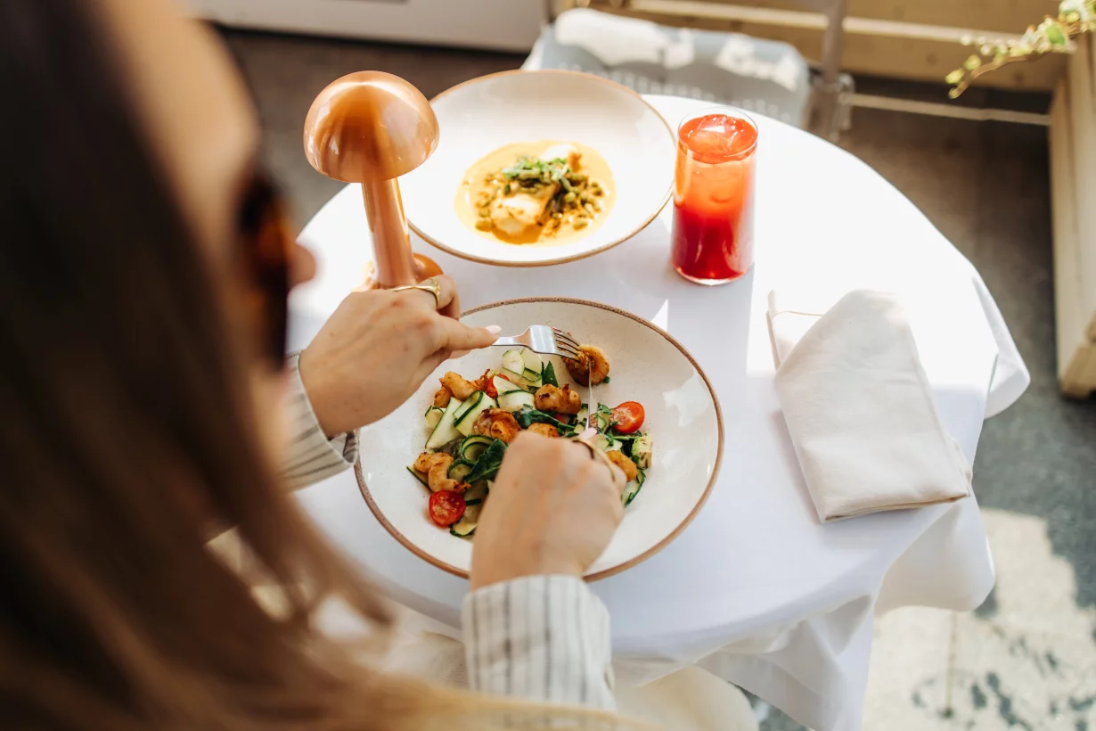 Интерьер/Экстерьер/Банкетная зона/Бар/Стол для двоих/Вход/Главный зал/Lounge зона ресторан Sadu фото