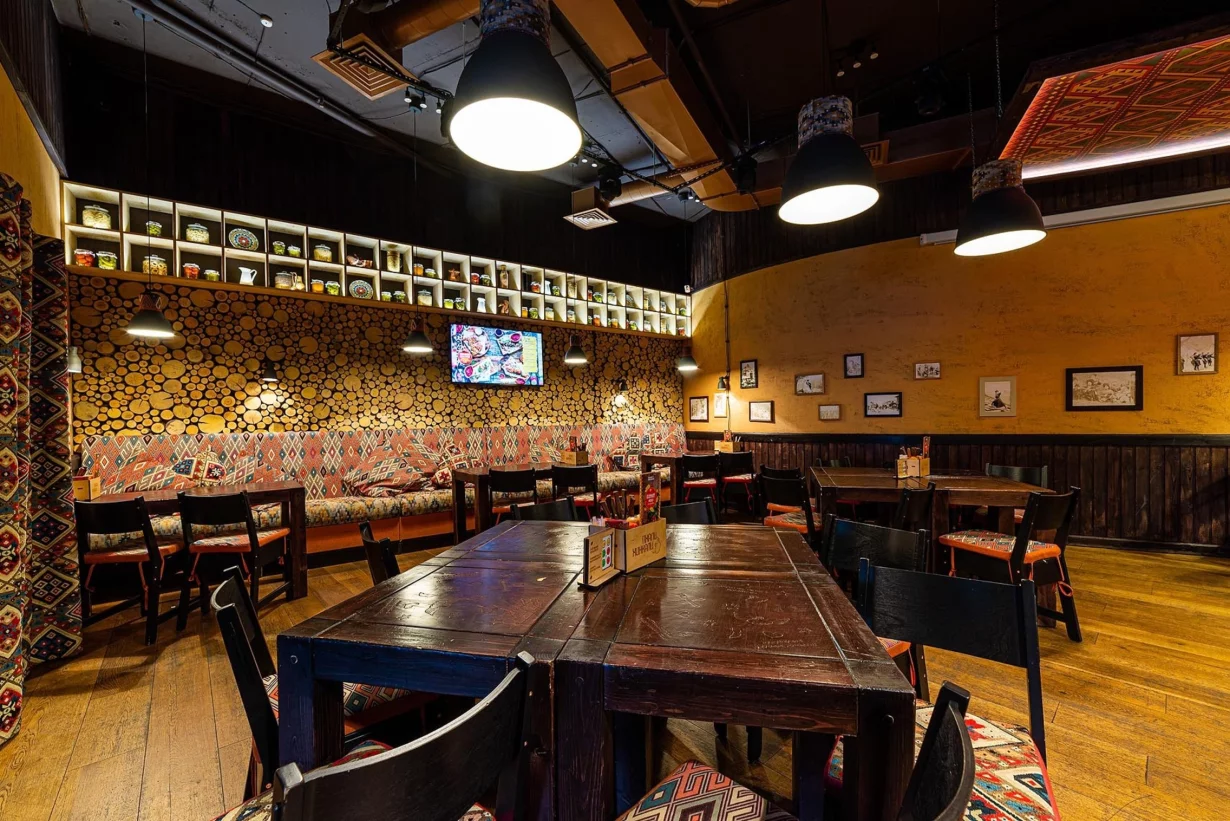 Интерьер/Экстерьер/Банкетная зона/Бар/Стол для двоих/Вход/Главный зал/Lounge зона ресторан ПхалиХинкали фото