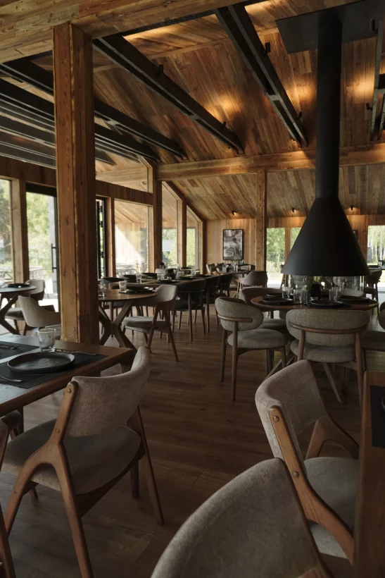 Интерьер/Экстерьер/Банкетная зона/Бар/Стол для двоих/Вход/Главный зал/Lounge зона ресторан Wood Wood Wood фото