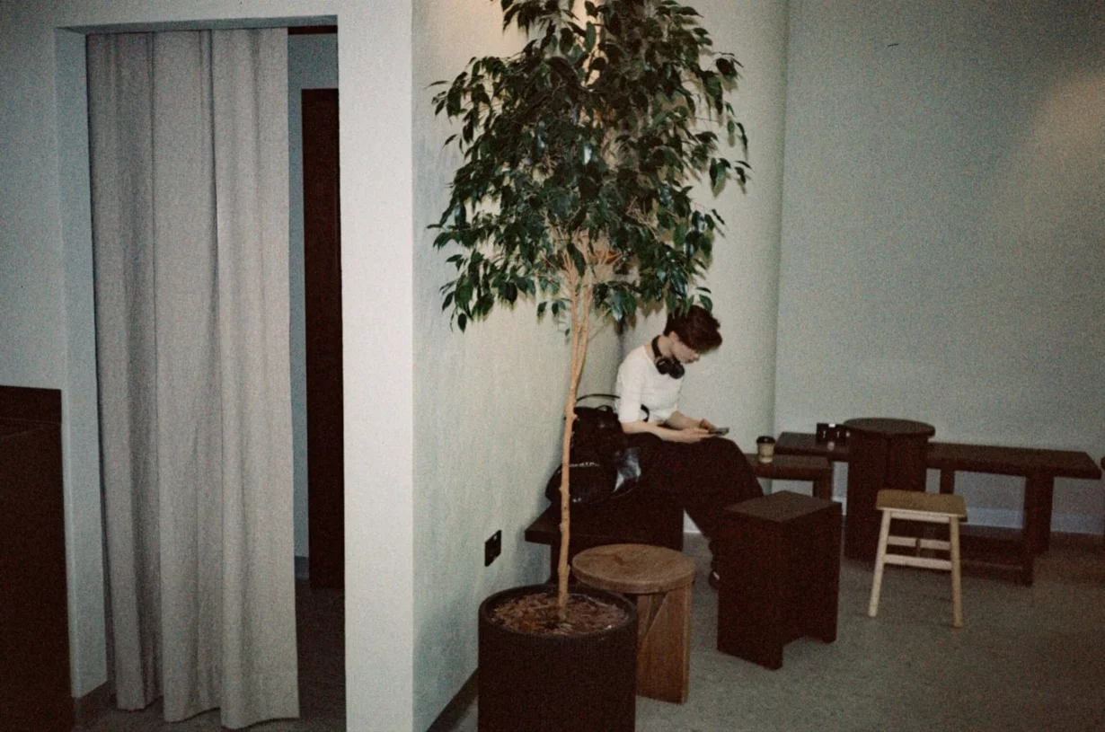 Интерьер/Экстерьер/Банкетная зона/Бар/Стол для двоих/Вход/Главный зал/Lounge зона кофейня Skuratov Coffee фото