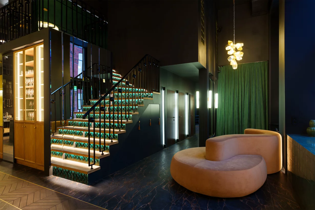 Интерьер/Экстерьер/Банкетная зона/Бар/Стол для двоих/Вход/Главный зал/Lounge зона кулинарная студия Chefs Eatertainment фото