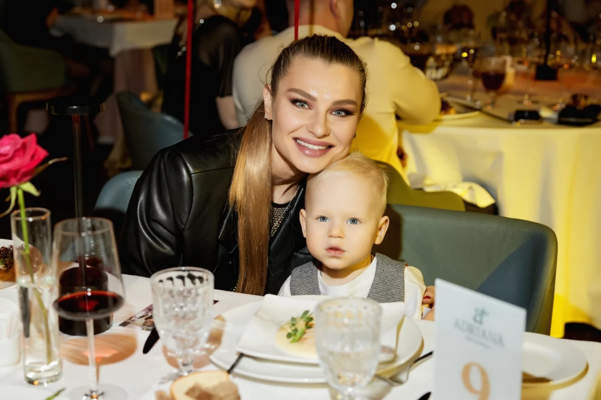 Интерьер/Экстерьер/Банкетная зона/Бар/Стол для двоих/Вход/Главный зал/Lounge зона банкетный зал Адриана фото