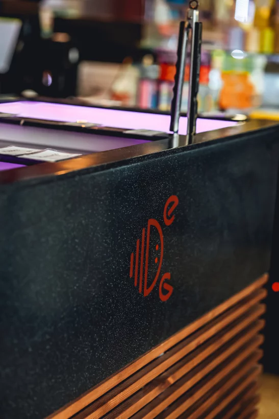 Интерьер/Экстерьер/Банкетная зона/Бар/Стол для двоих/Вход/Главный зал/Lounge зона гастробар Деликатеска фото