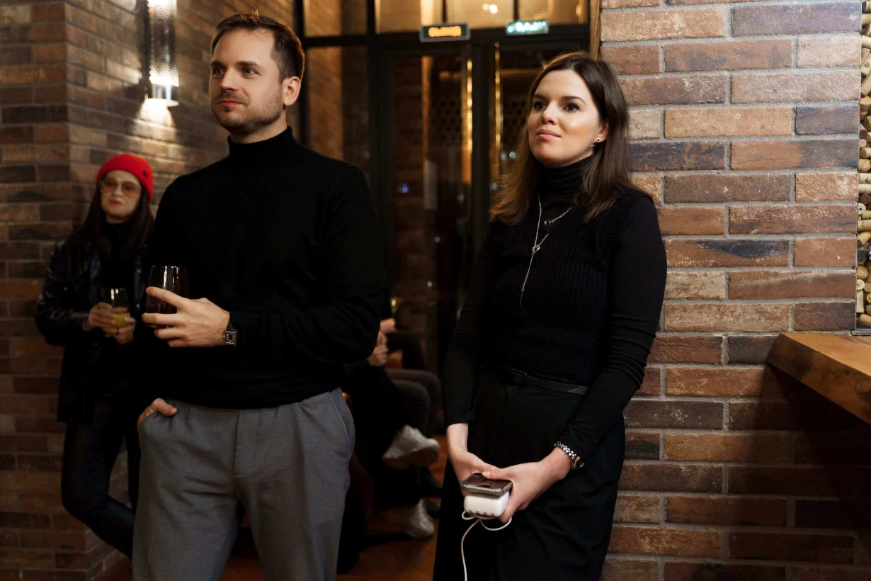 Интерьер/Экстерьер/Банкетная зона/Бар/Стол для двоих/Вход/Главный зал/Lounge зона бар Wine Story фото