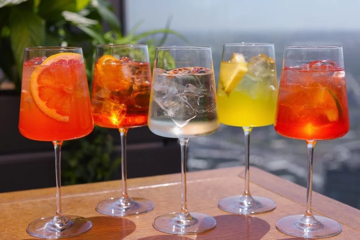 Интерьер/Экстерьер/Банкетная зона/Бар/Стол для двоих/Вход/Главный зал/Lounge зона ресторан Ресторан «360» фото