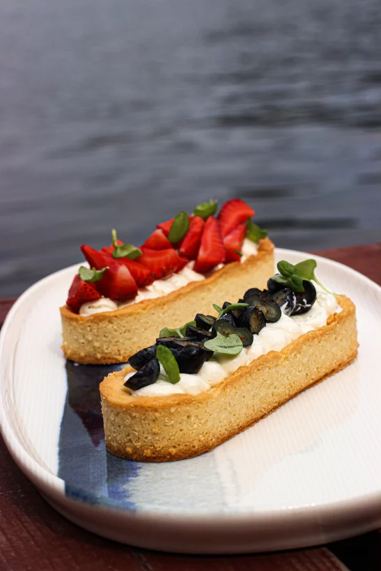 Интерьер/Экстерьер/Банкетная зона/Бар/Стол для двоих/Вход/Главный зал/Lounge зона ресторан Гавань фото