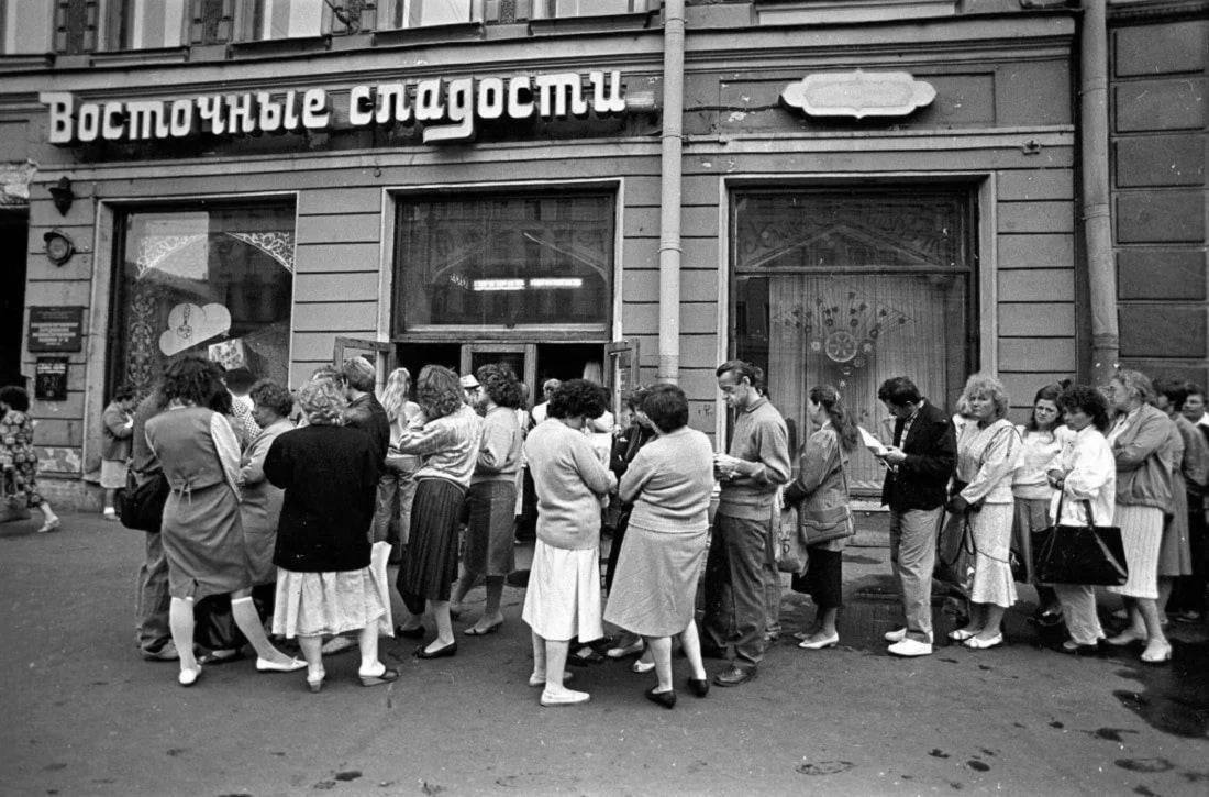 Интерьер/Экстерьер/Банкетная зона/Бар/Стол для двоих/Вход/Главный зал/Lounge зона кондитерская Восточные сладости фото
