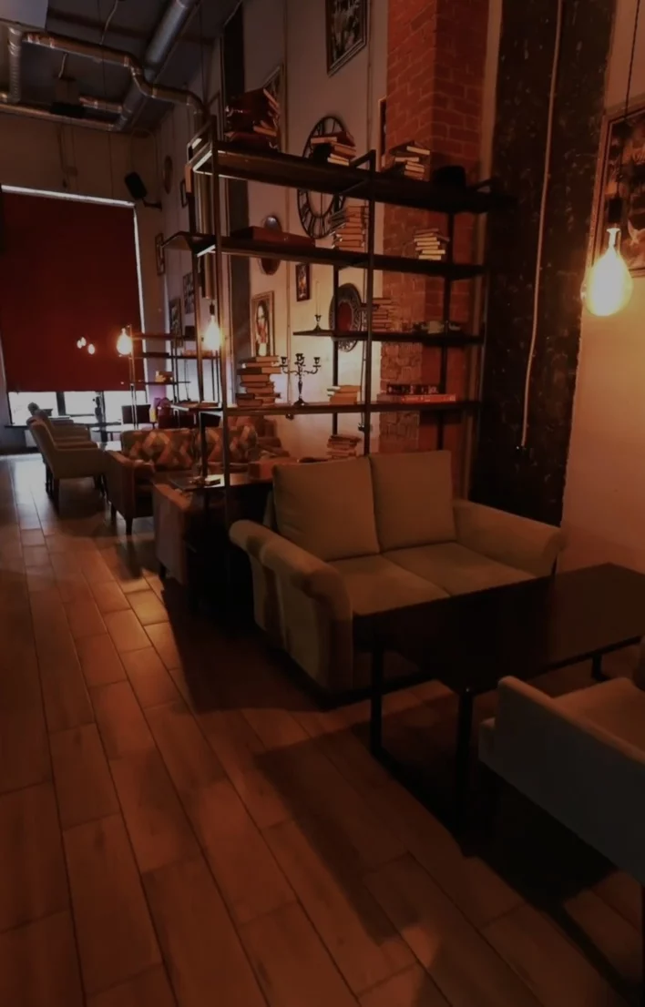 Интерьер/Экстерьер/Банкетная зона/Бар/Стол для двоих/Вход/Главный зал/Lounge зона кальянная Rich Man Kommunarka фото