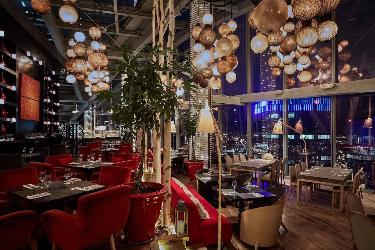 Основной зал Sixty