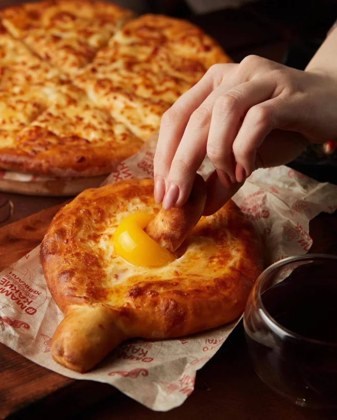 Интерьер/Экстерьер/Банкетная зона/Бар/Стол для двоих/Вход/Главный зал/Lounge зона ресторан ПхалиХинкали фото